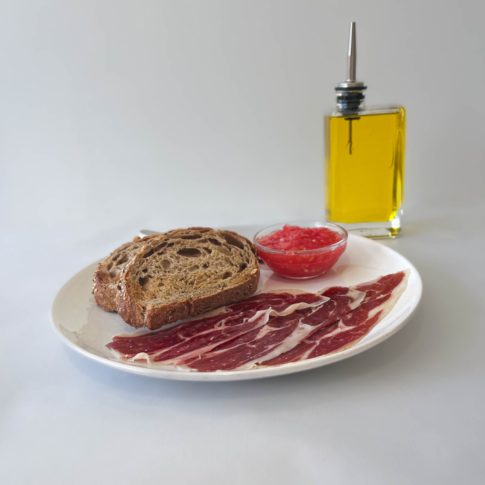 Jamón ibérico y pan artesanal